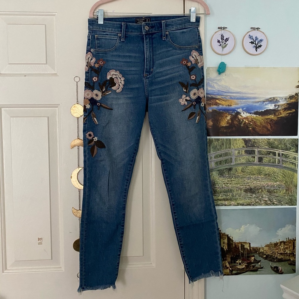 Abercrombie Embroidered Cropped Jeans